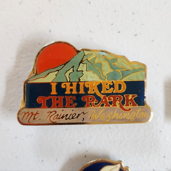 Vintage 90s Travel Magnets Fridge Magnet Mt Rainier Kelowna Ogopogo Eclectic lot - Picture 2 of 8